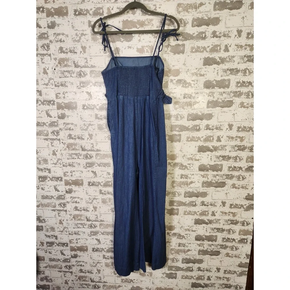 Free People Denim Jumpsuit Size 10 Blue Wide Leg Tie Strap Smocked Boho Festival - Picture 8 of 15